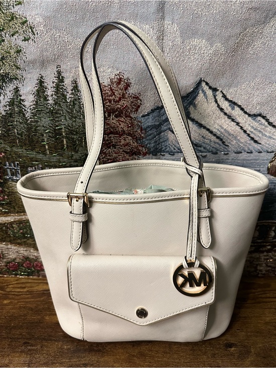 Michael Kors Handbags - Michael kors purse